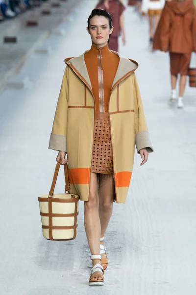 Look 11